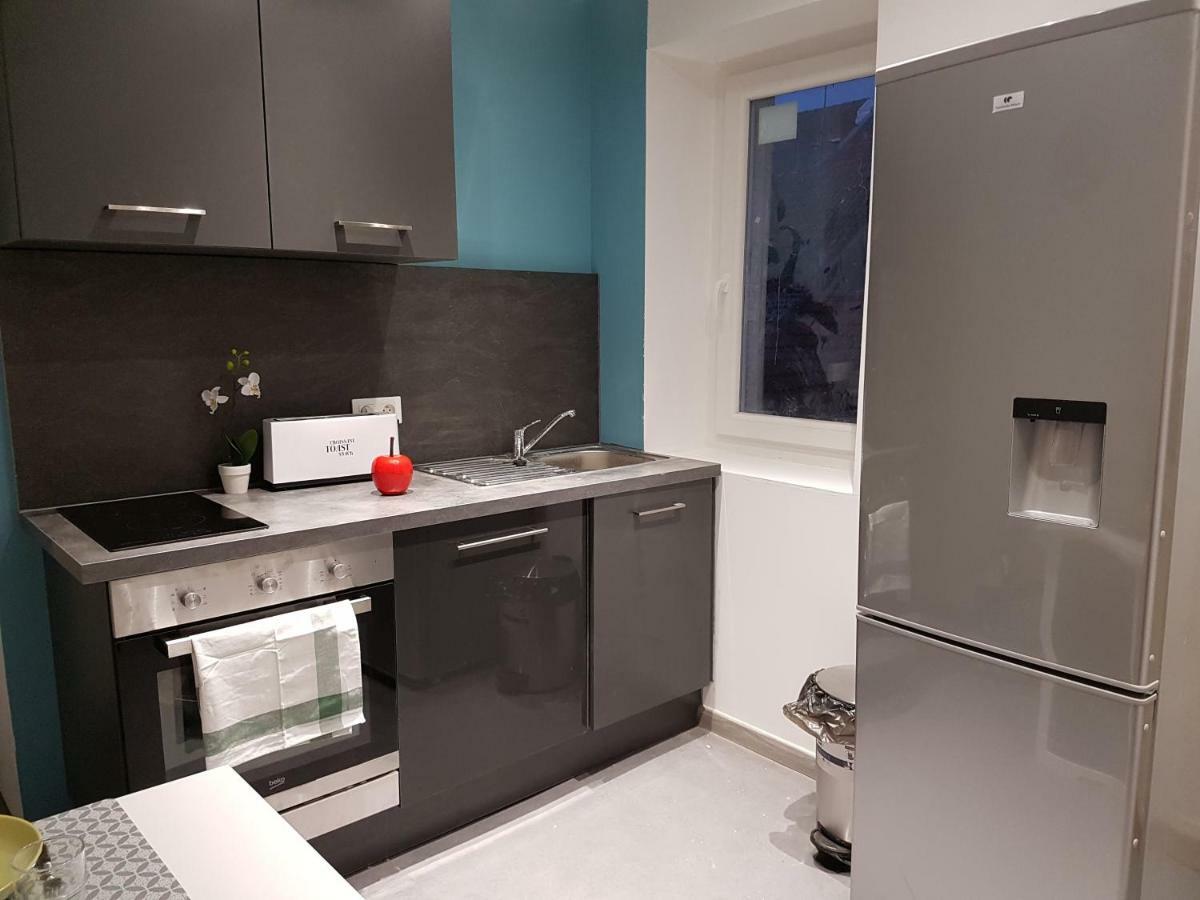 Апартаменты Studio Equipe Centre Ville Ле-Крёзо Экстерьер фото