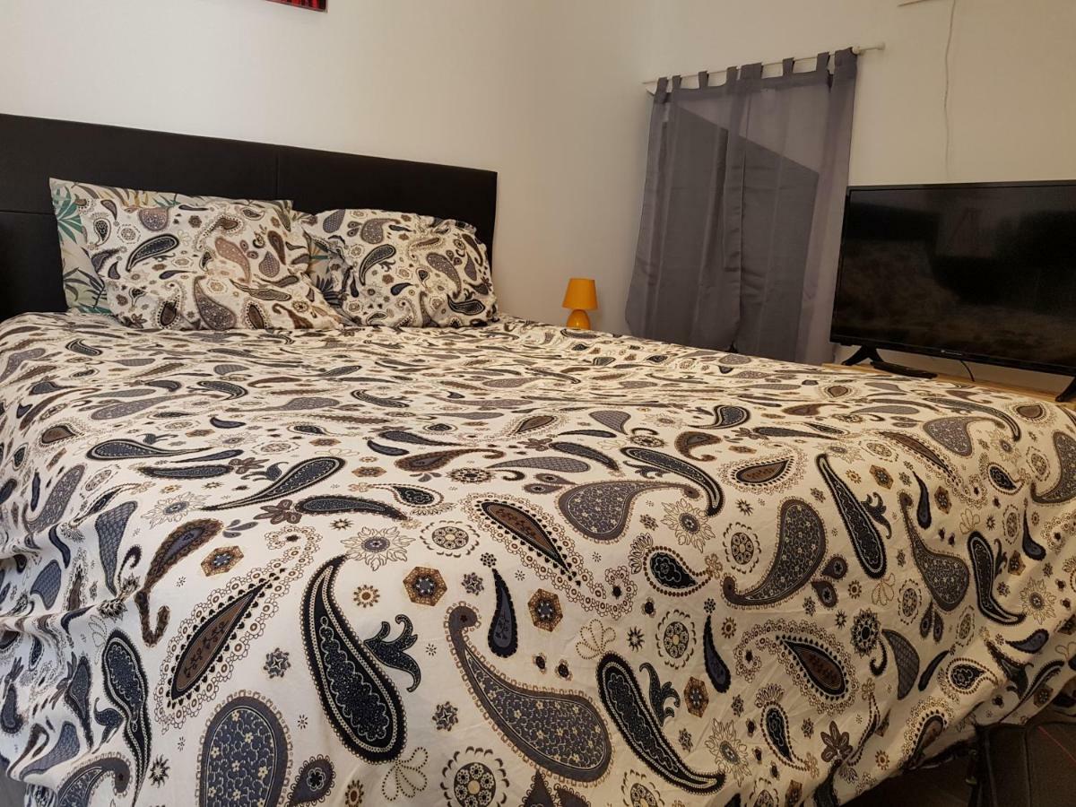 Апартаменты Studio Equipe Centre Ville Ле-Крёзо Экстерьер фото